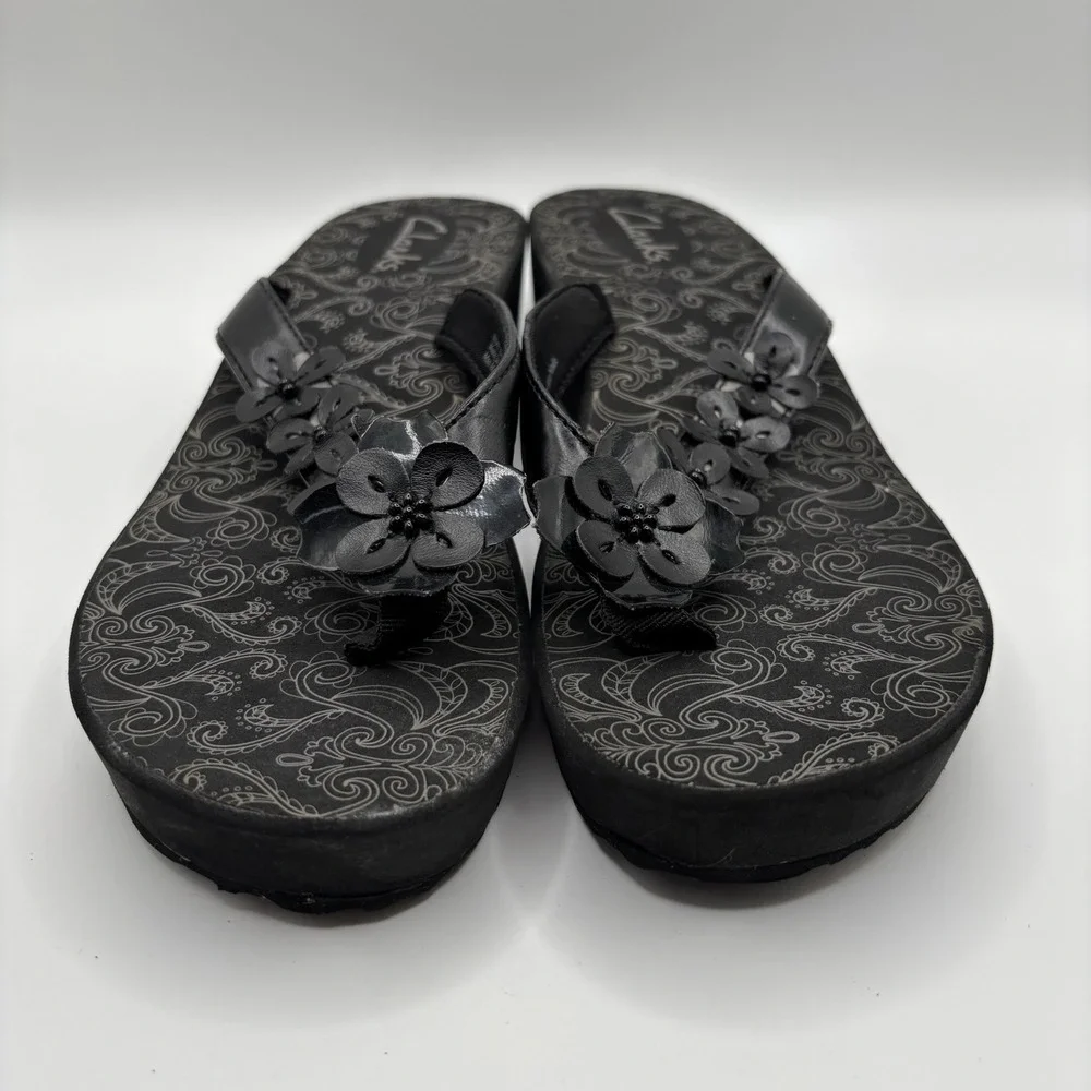 Clarks Sandals Womens 8 Black Floral Paisley Wedge Flip Flops 60049